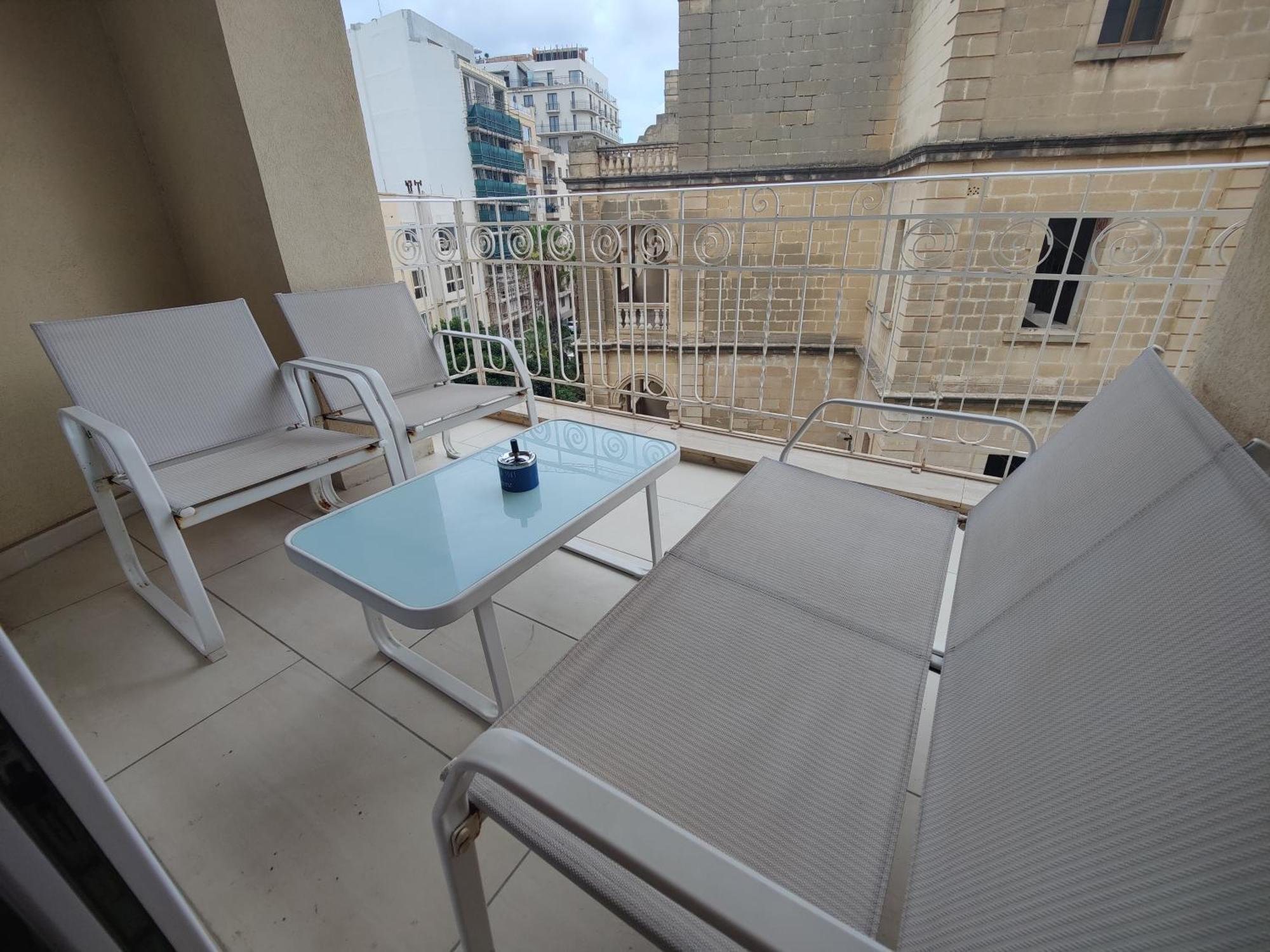Central Modern Sliema 2 Bedroom Apartment Exterior photo